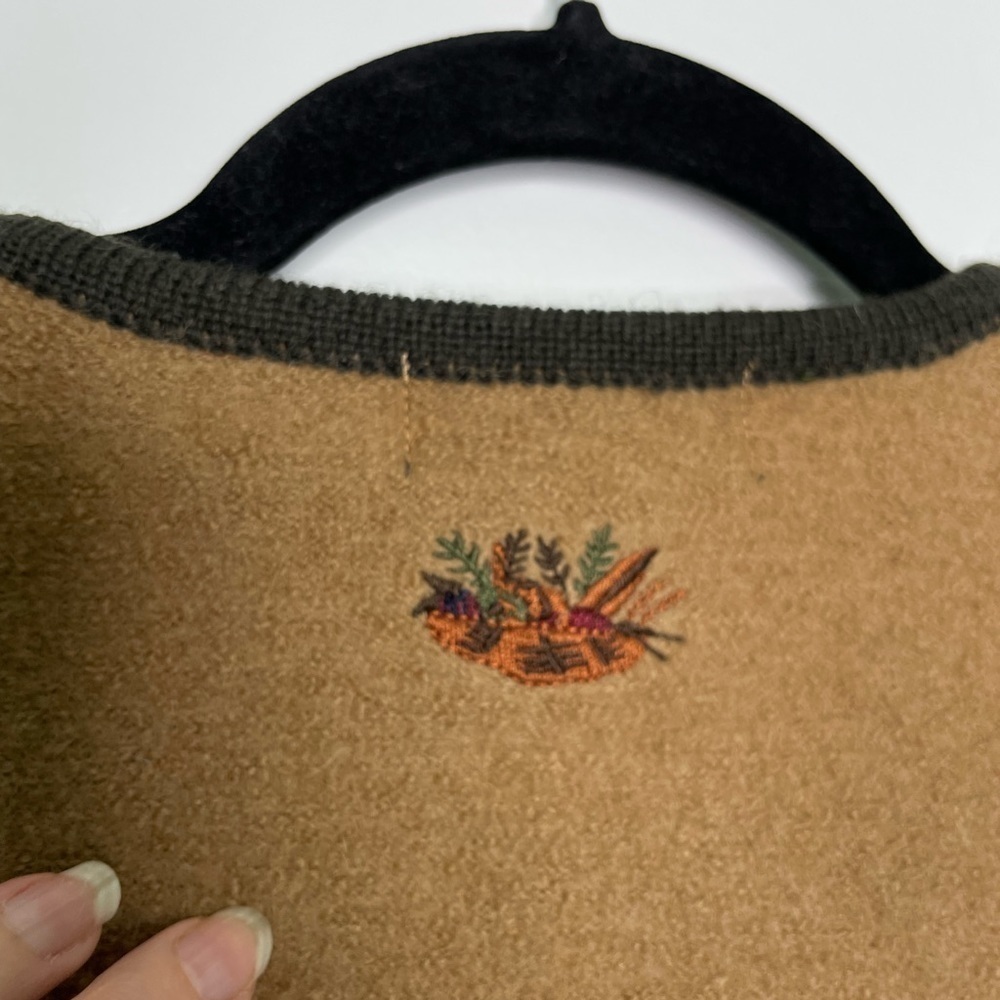 Vintage Tan Cardigan with Dark Green Trim - 100% Wool - Picture 9 of 9